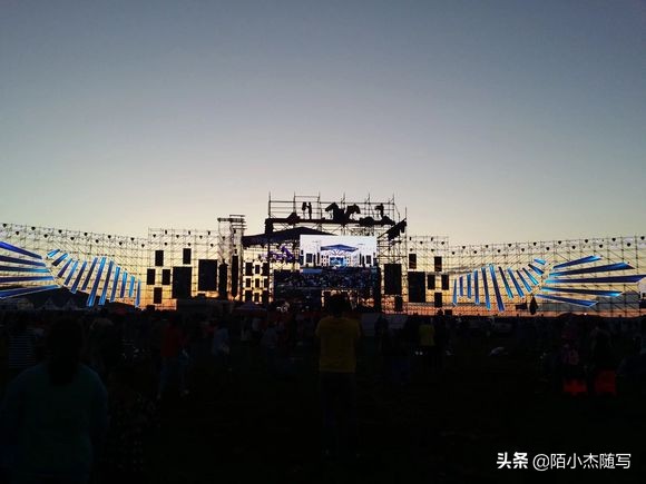 毛不易牧场薛之谦现场评价,河北音乐节薛之谦毛不易