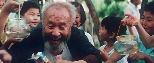 他两次获得金马奖，一生坎坷离世无人知，早年财富曾超过李嘉诚！