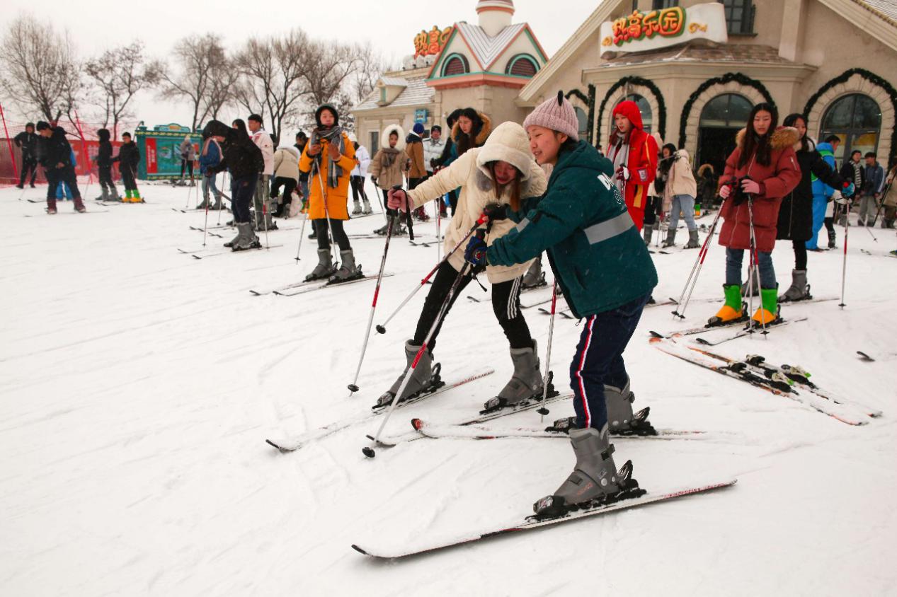 热高乐园冰雪大世界滑雪区,热高冰雪世界开了吗
