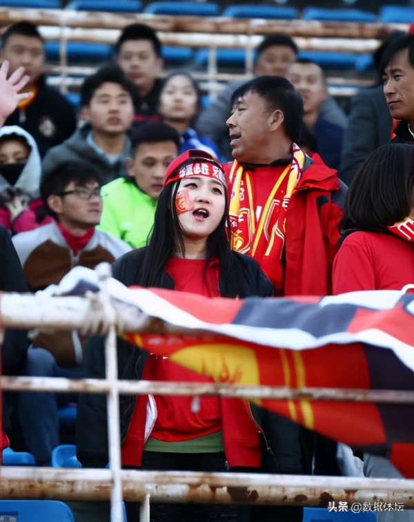 中超哪支球队的女球迷最漂亮,中超女球迷惊艳全场