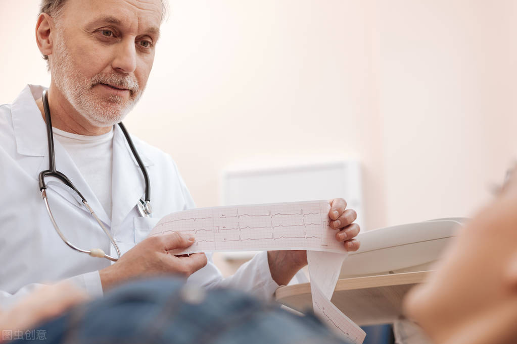 性病有哪些症状？医生：学会自查很重要，教你“望触摸”3个技巧