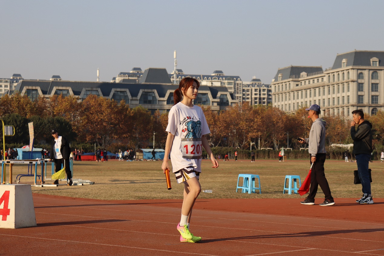 田径运动员在学校比赛,男子团体女子团体比赛