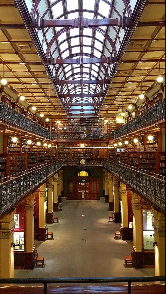 献给全球最可爱的你,澳大利亚给袋鼠喂水