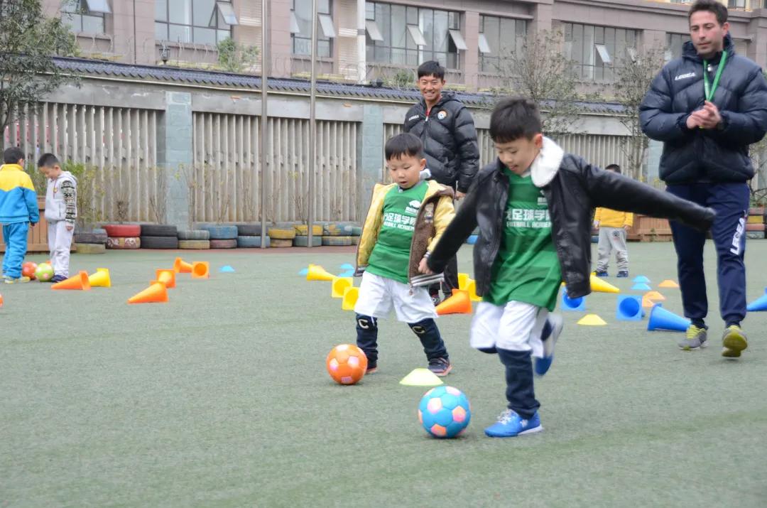 获省优质幼儿园喜报,被评为区示范幼儿园喜报