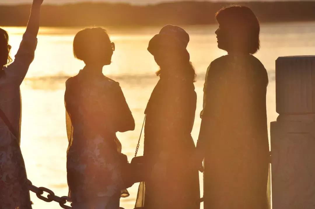 几个闺蜜自驾游的视频,一群闺蜜旅行视频