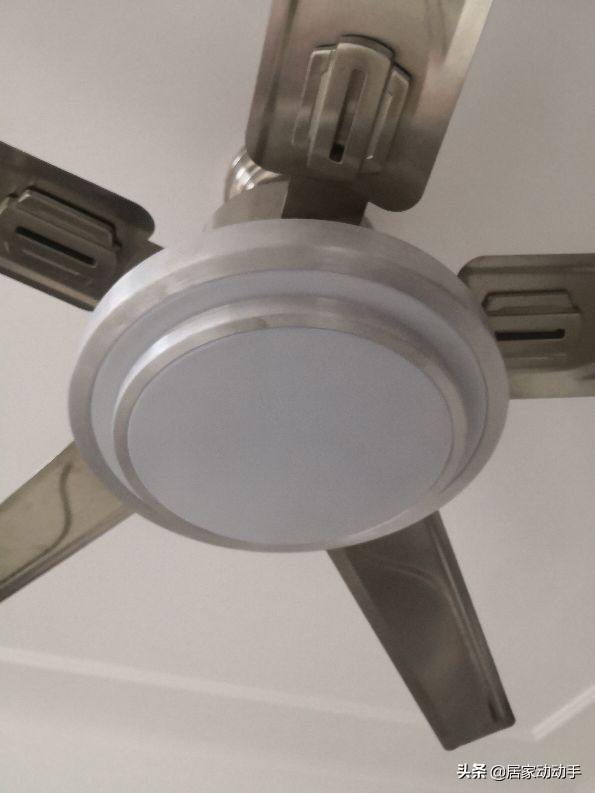 风扇灯不亮怎么换灯泡,风扇灯没风怎么换