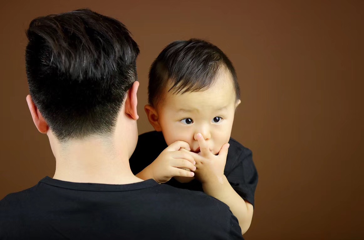 为啥宝宝看见“某人”总突然大哭，不全是迷信，确实说明些问题