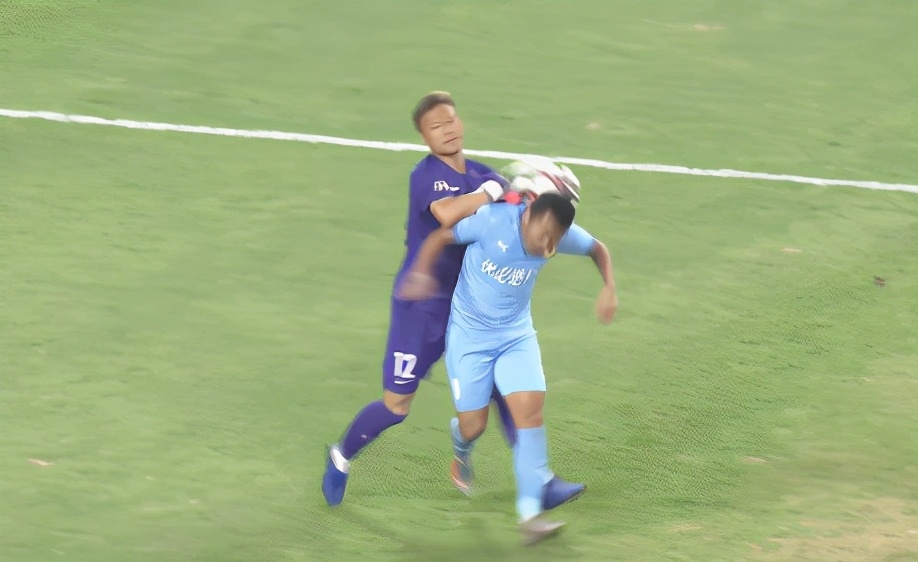 中国足协怎样来拯救中国足球,裁判不公正判罚足球