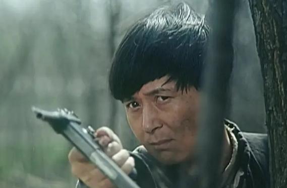 对程蝶衣恩将仇报的小四，27年后已两鬓斑白，但气质仍然如兰