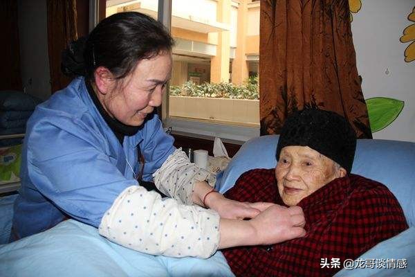 老人发病家属放弃治疗医生含泪说,临终老人病重家人能放弃治疗吗
