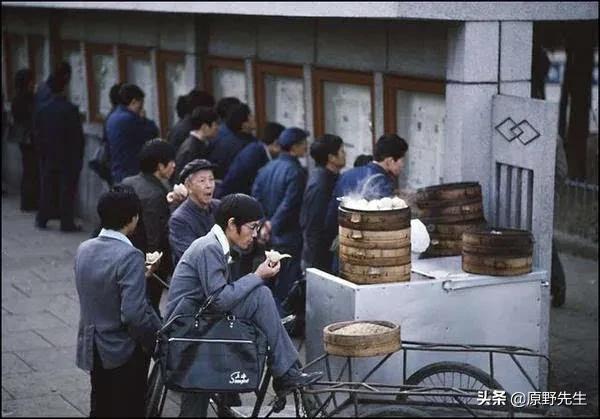 摆地摊一个人真的忙不过来,摆地摊的人怎么发朋友圈