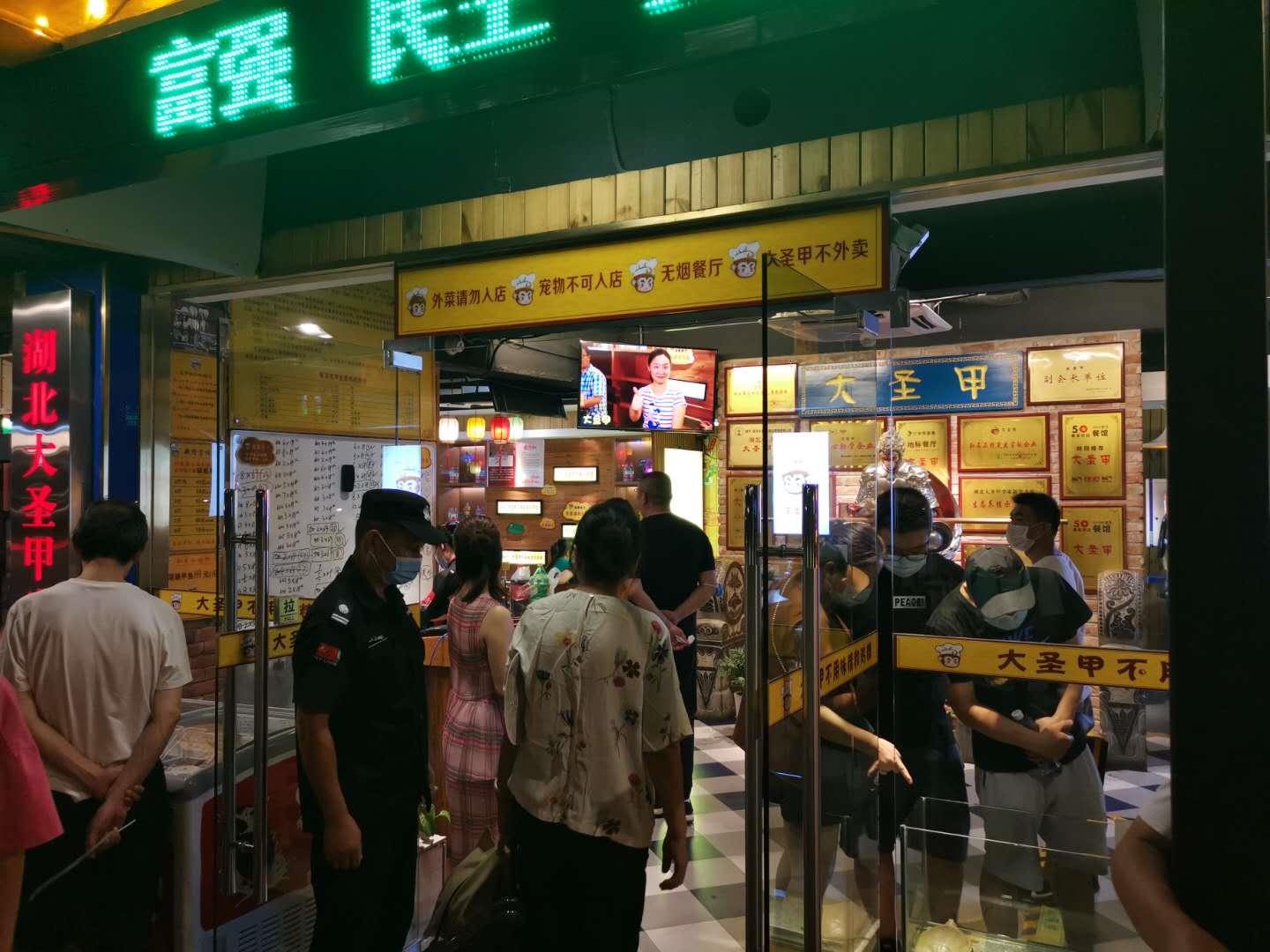 开在桥上饭店武汉,鹦鹉洲大桥下的餐馆