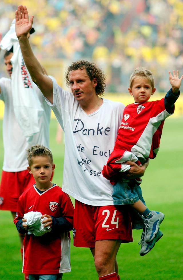 弗赖堡最新阵容,弗赖堡后防线