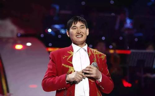 牛莉春晚红色大衣,牛莉春晚大衣图片