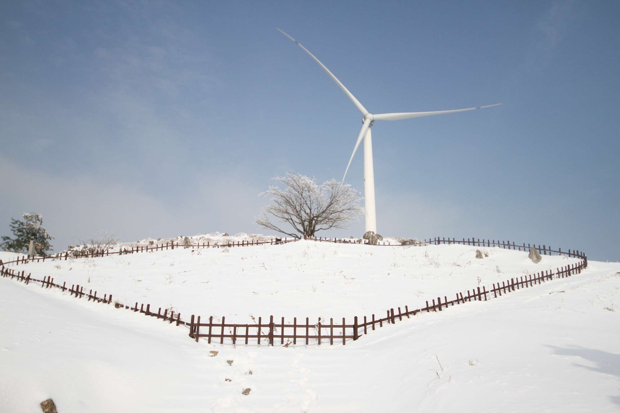 百里荒滑雪和五峰滑雪场哪个好玩 (百里荒滑雪2021何时开场)