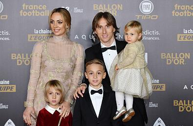 莫德里奇获得金球奖c罗的反应,莫德里奇力压梅西c罗拿金球奖