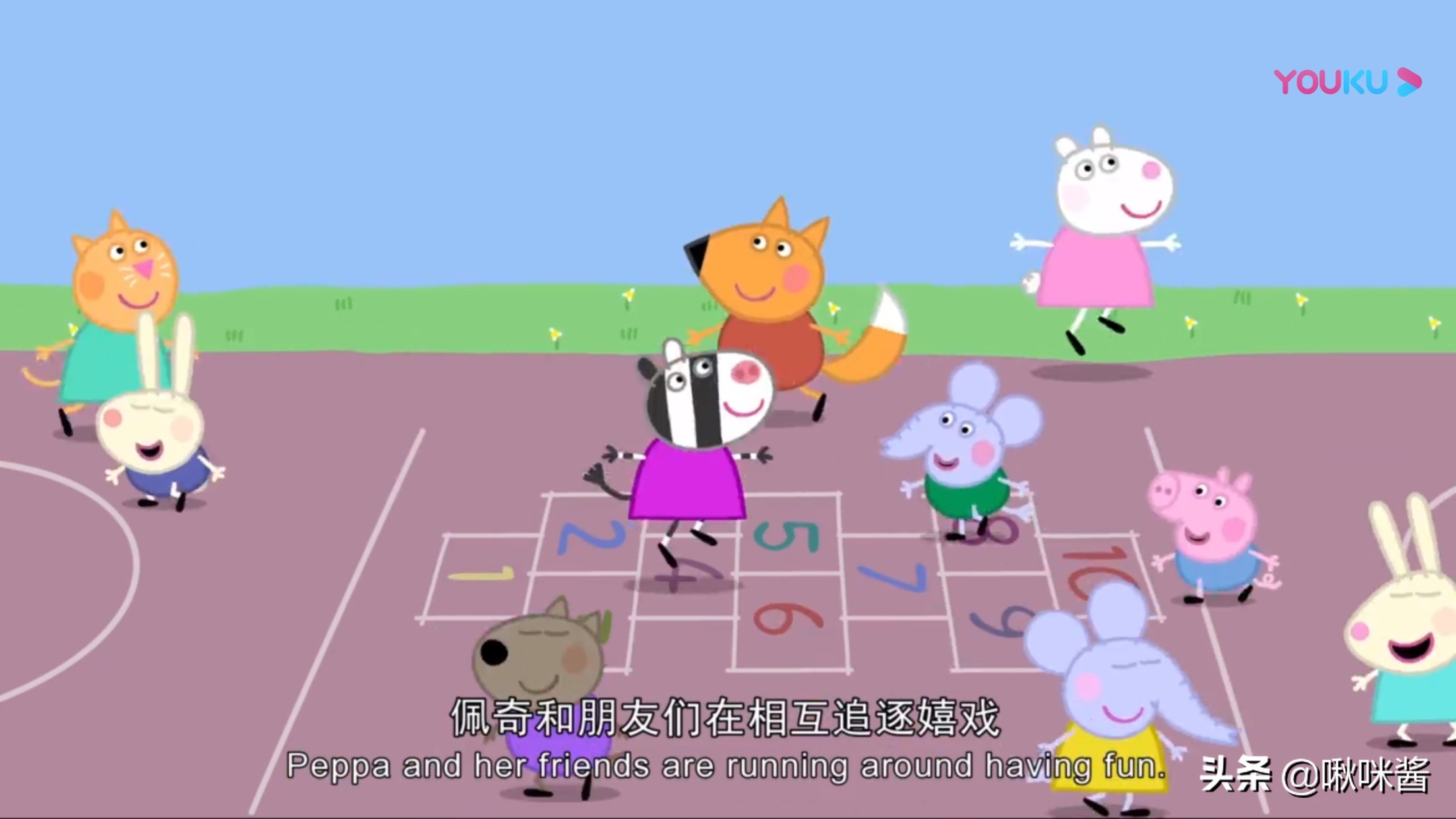 佩奇玩游戏的时候不谨慎摔倒了,佩奇玩跳跳狗摔倒受伤