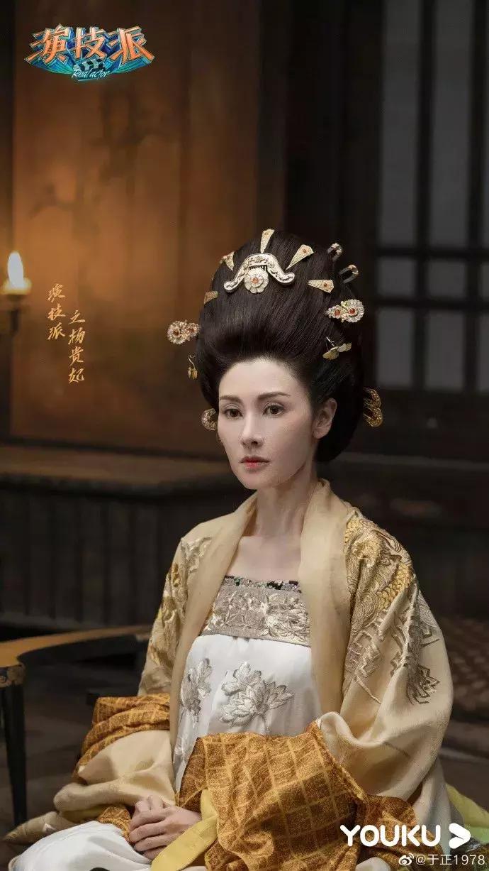 从明星到阔太李嘉欣奋斗了20年,豪门阔太李嘉欣复出捞金