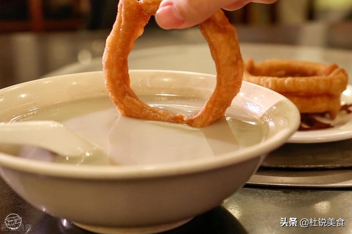 街头小吃超大型的鸡蛋卷你见过吗,全网最接地气的小吃