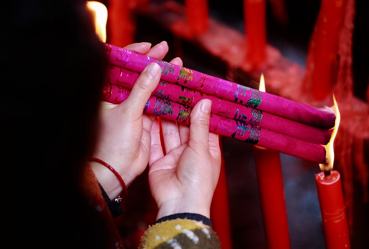去寺庙烧香拜佛的关注事项,去上香拜佛前有什么禁忌