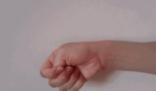 带宝宝手腕疼需要看医生吗,带孩子手腕一直痛怎么办