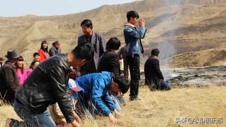 下葬三天圆坟有何讲究,北方下葬圆坟习俗
