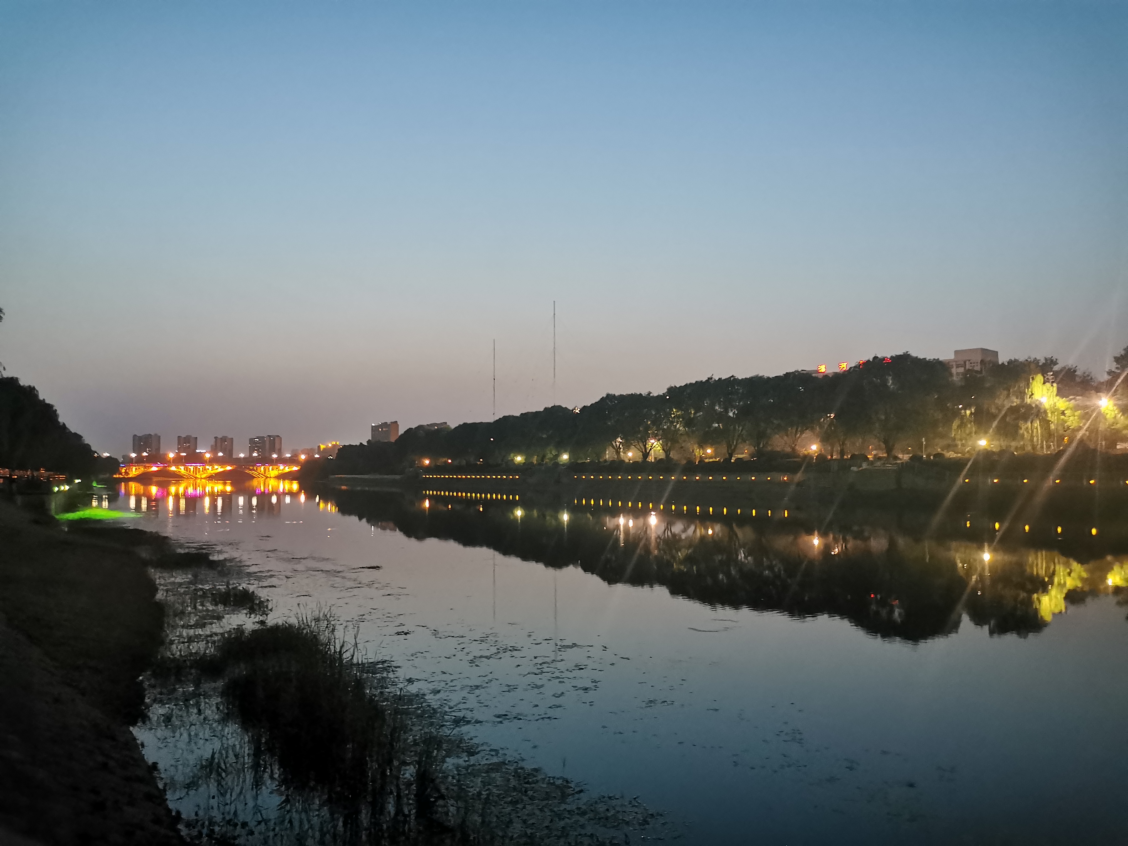 夜色斑斓是哪一首歌的歌词,夜色斑斓完整版