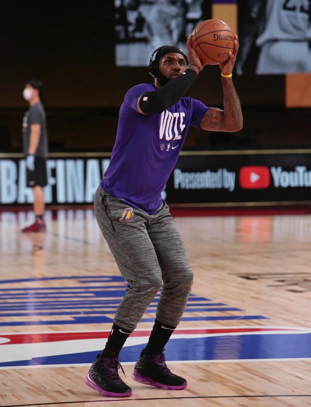 nba球员上脚雄鹿队球鞋科比很帅,nba球星上脚球鞋塔克