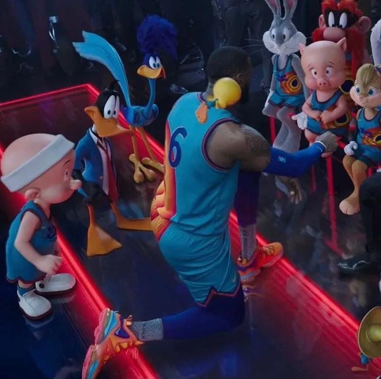 老詹要换队吗,老詹庆祝动作致敬科比