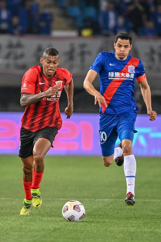 李铁的国家队名额有限，陈戌源作陪示好出糗，球员拆台挺不给力