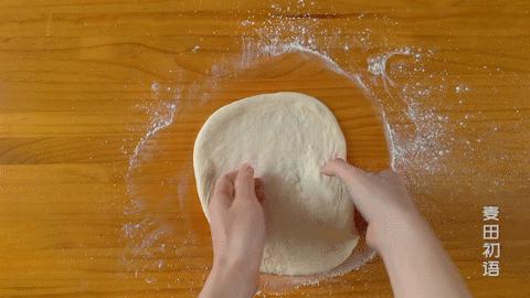 简单易学的披萨饼胚教程,意式超薄披萨饼胚家庭做法