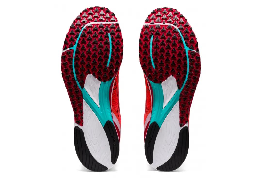 刘嘉玲穿运动鞋,54岁的刘嘉玲穿运动装登山