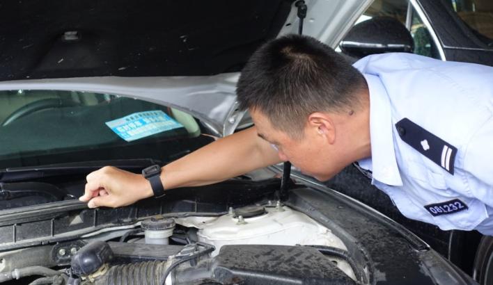 长沙保时捷停车被堵,长沙保时捷被扣