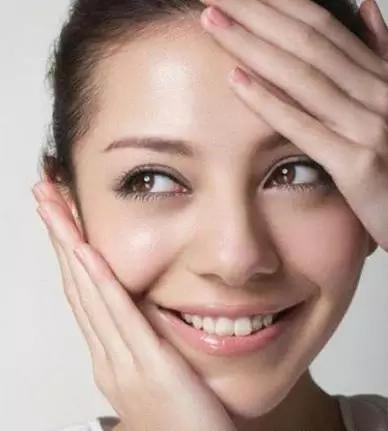 怎样才可以让黑皮肤变白,皮肤很黑要怎么让皮肤变白