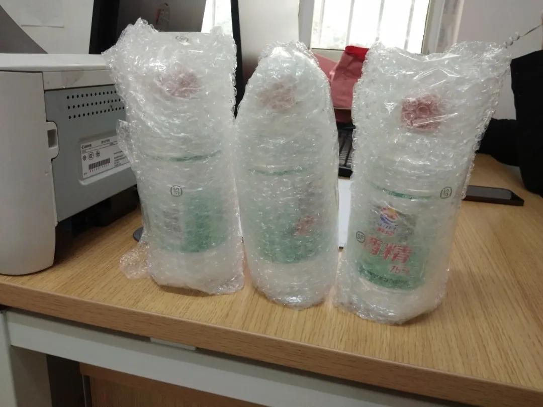 他一直都在诗歌,她一直都在作文600字