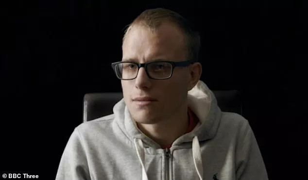 23岁足球教练被家暴,足球教练虐待儿童