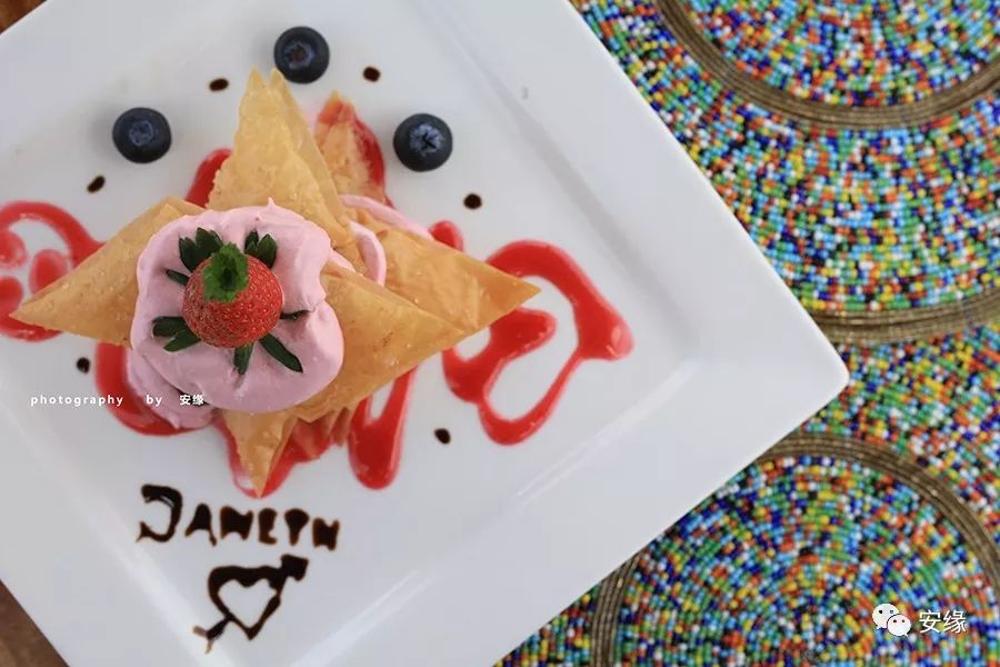 他，百亿富豪，常近乎全裸出现在公共视线里，却被英女王封为爵士