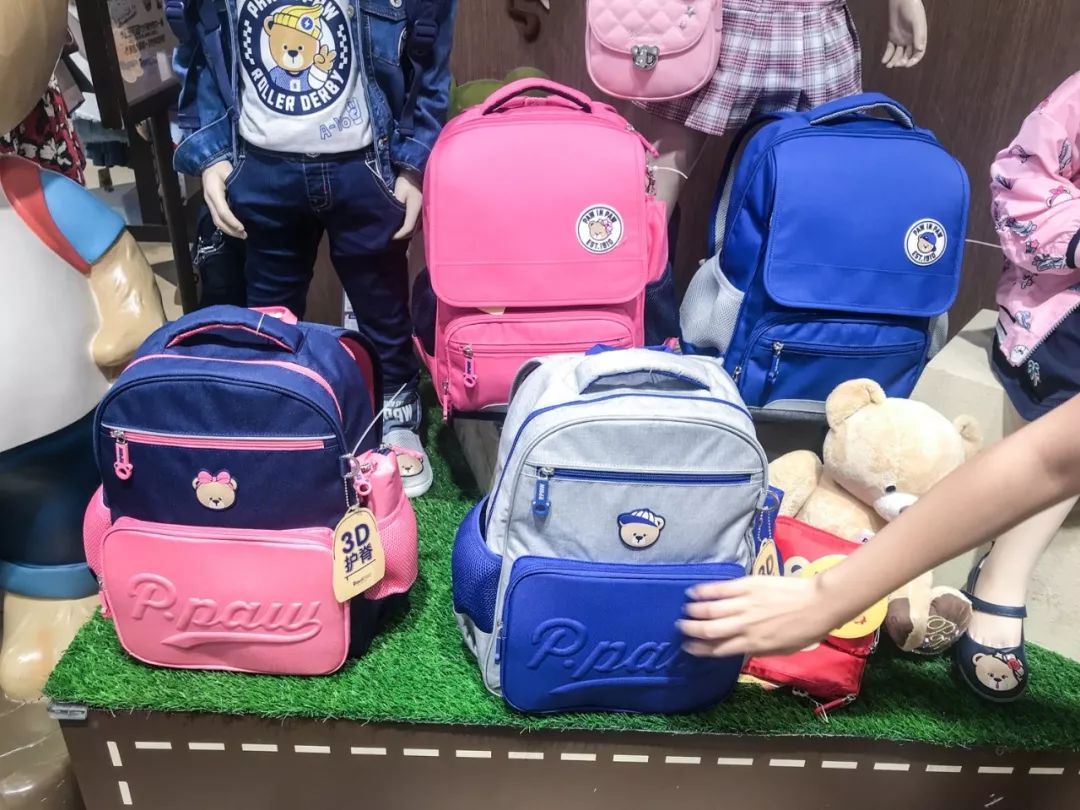 200-500儿童书包,儿童书包买轻便的还是减压的好