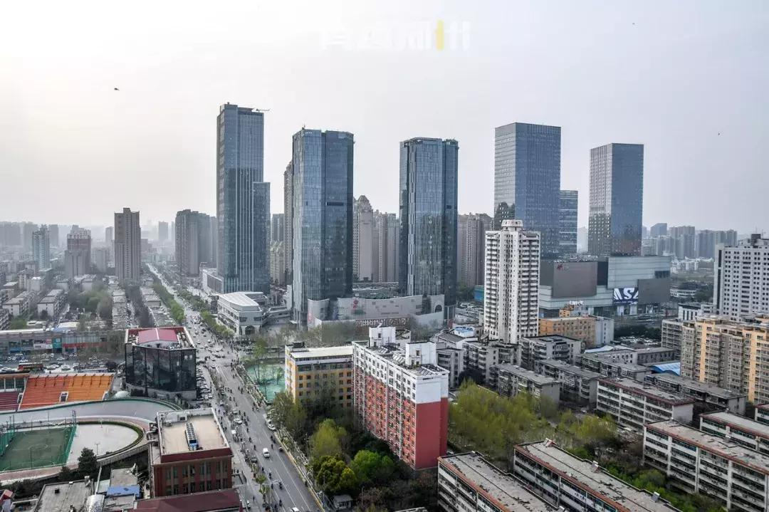 在纬一路和农科路酒吧街，嗨一场成年人的游戏