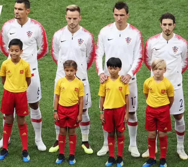 我国拿过几次世界杯冠军,足球史上最年轻的世界杯冠军