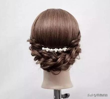 2020最洋气新娘盘发图片,一款凸显出新娘时尚个性的盘发