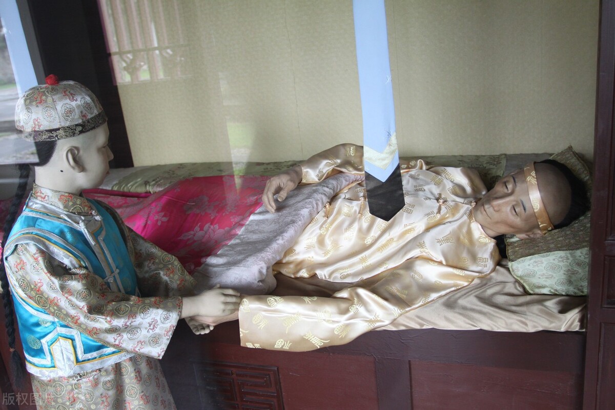 民间故事：男子为升官阉割自己亲儿子，刚阉割完就换代了