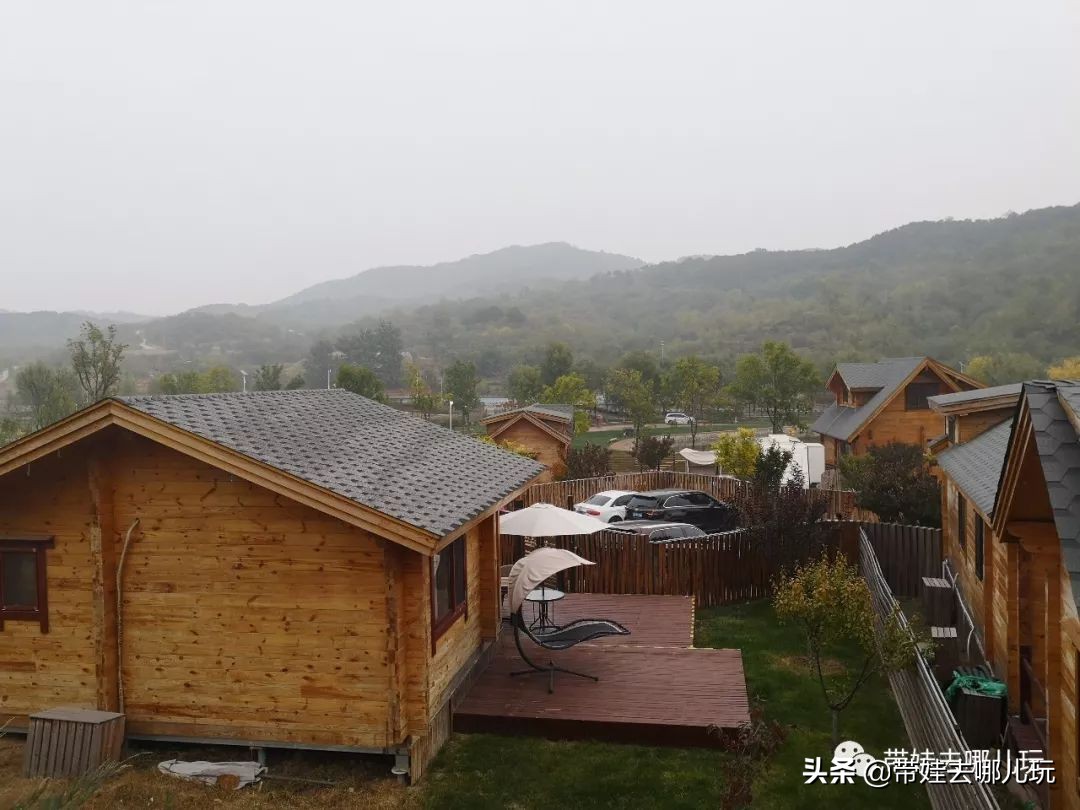 住别墅、滚草坪、躺在床上看电影，密云轻奢营地的花样玩法