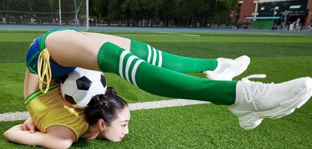 中国柔术女王刘藤为中国邮政代言,中国柔术女王刘藤再战乌克兰女孩