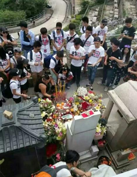 黄家驹如何看待香港音乐,香港乐坛对黄家驹的影响