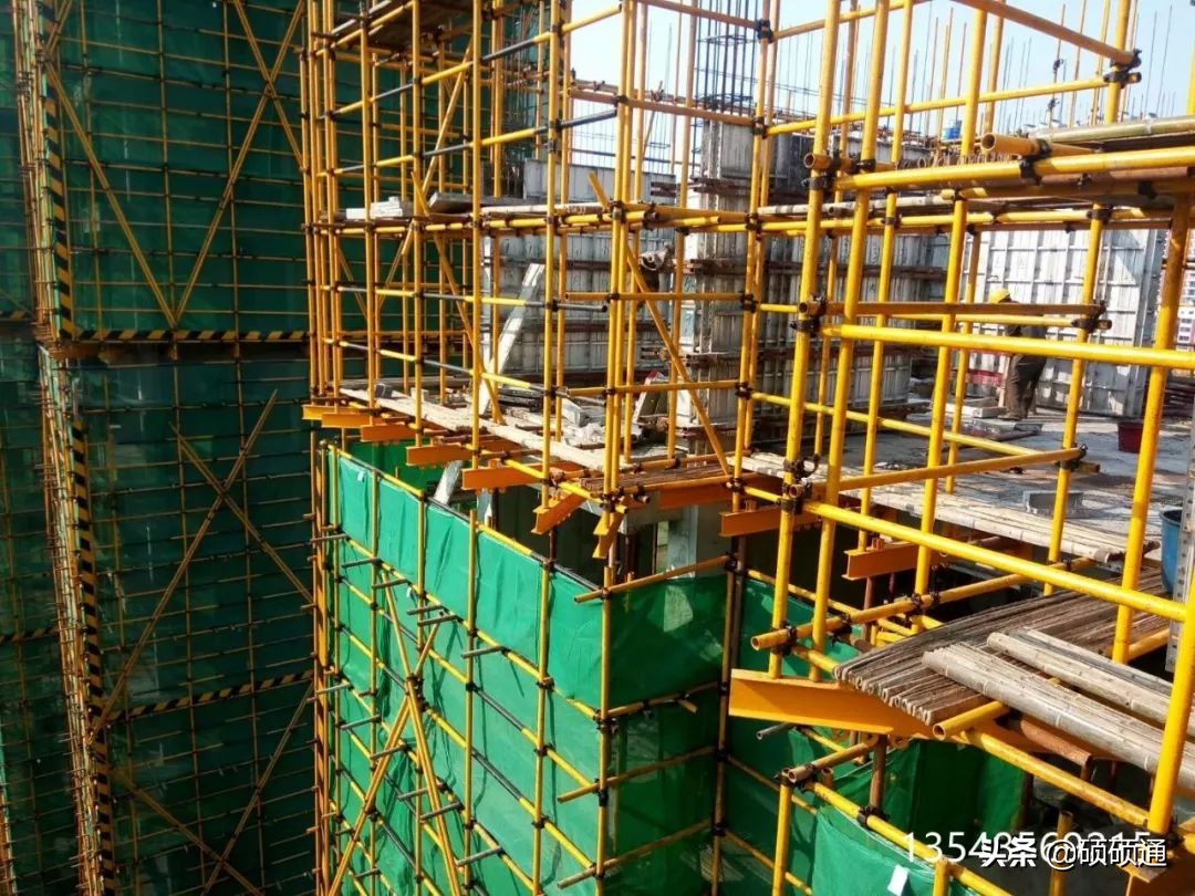 一种新型悬挑架的安装搭设装置,施工现场新型悬挑架