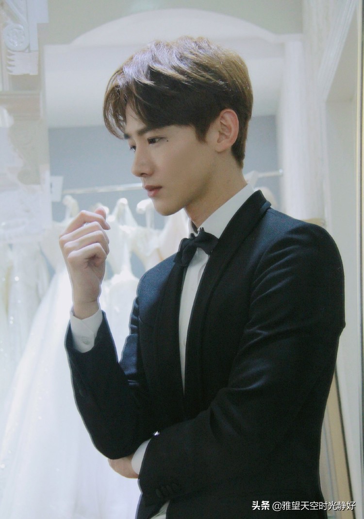 痞帅风男明星壁纸黑色,黑色西装壁纸