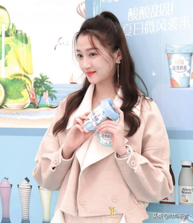 关晓彤安踏休闲鞋透气厚底增高,关晓彤穿安踏g6休闲老爹鞋