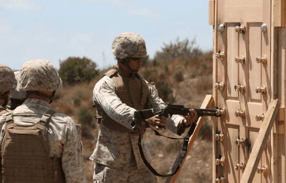 美国最真实的枪战片,美国枪战大片经典片段