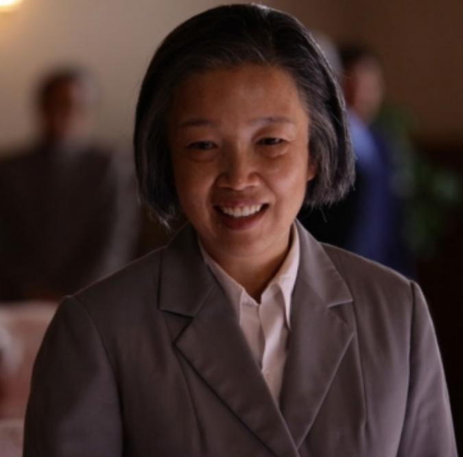 从央视主持人，到23年只饰演周总理夫人，黄薇因4次意外改变命运